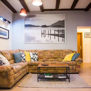 Luxurious With Private Garden Apartment